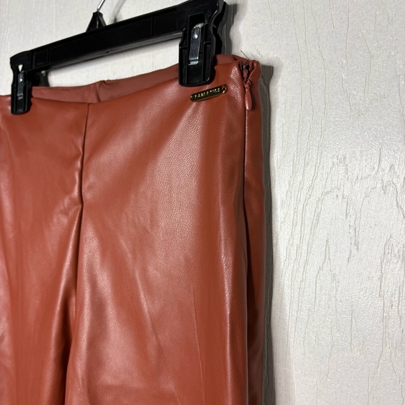 NWT Fabletics vegan leather high waist leggings Mahogany size small/6 - Picture 3 of 11